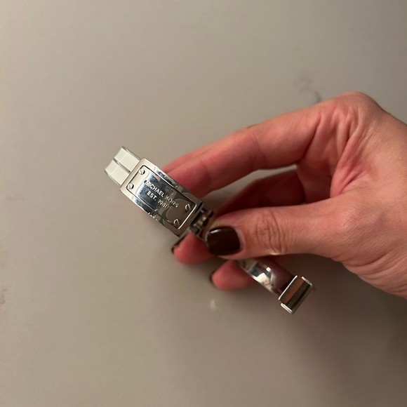 White enamel Michael Kors bracelet - Picture 5 of 5